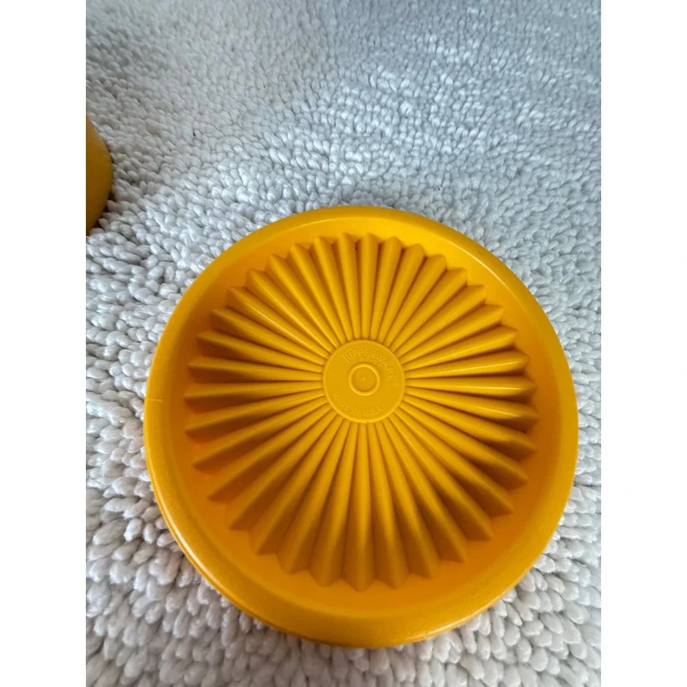 Vintage Tupperware Yellow Servalier Canister 811-4 Sunburst Lid Orange Floral‎